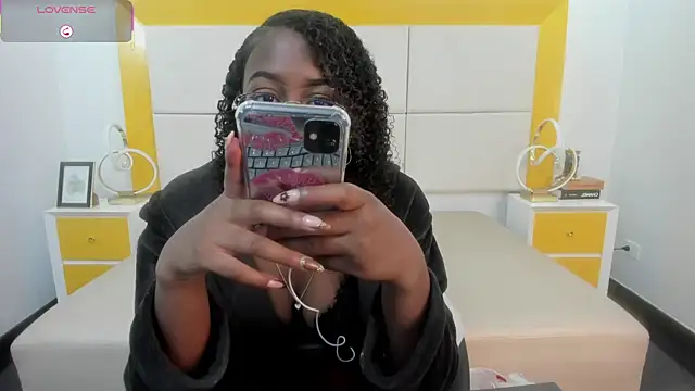 Snapshot of Qeen_blackk chatting on 10-15-25, 08:20 Qeen blackk online show from 10-15-25, 08:20