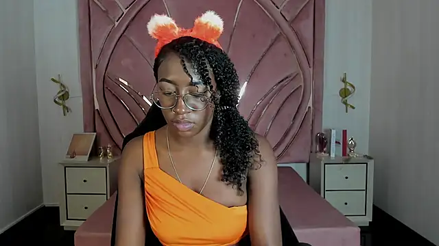 Snapshot of Qeen_blackk chatting on 10-17-25, 08:44 Qeen blackk online show from 10-17-25, 08:44