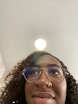 Snapshot of Qeen_blackk chatting on 10-21-25, 06:52 Qeen blackk online show from 10-21-25, 06:52