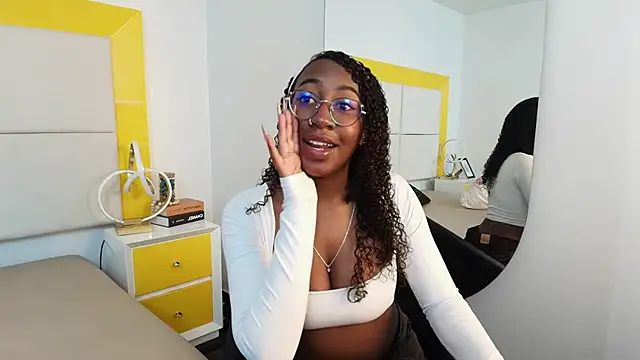 Snapshot of Qeen_blackk chatting on 01-13-26, 08:47 Qeen blackk online show from 01-13-26, 08:47