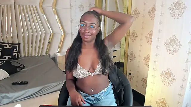 Snapshot of Qeen_blackk chatting on 02-11-26, 08:36 Qeen blackk online show from 02-11-26, 08:36