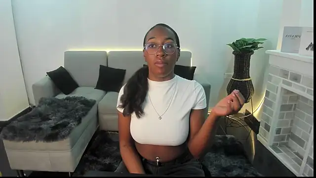 Snapshot of Qeen_blackk chatting on 02-13-26, 08:38 Qeen blackk online show from 02-13-26, 08:38