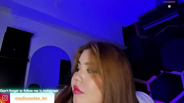 Snapshot of MadissonLee__ chatting on 06-26-26, 03:44 MadissonLee online show from 06-26-26, 03:44