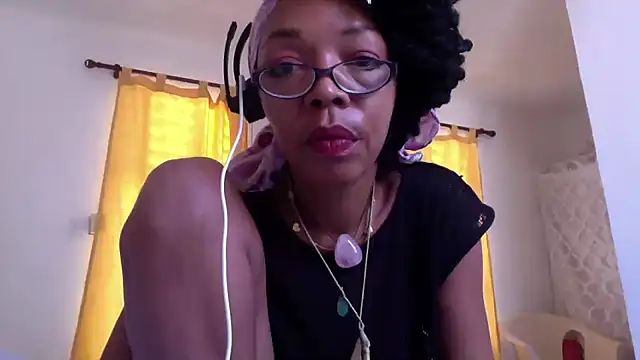 Ladyzee25 online show from 09-28-25, 02:55