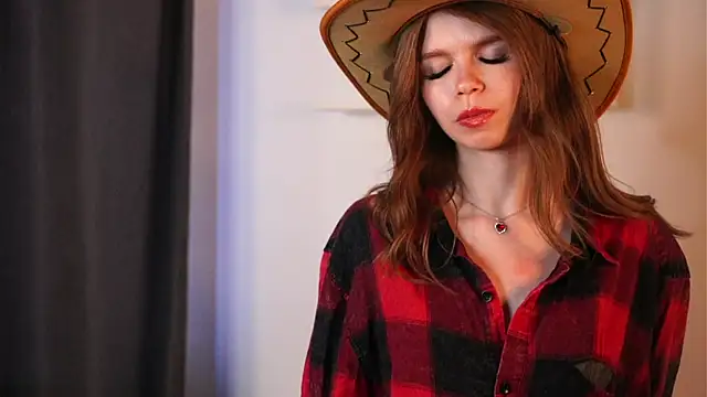 Snapshot of AmityDilley chatting on 10-21-25, 06:47 AmityDilley online show from 10-21-25, 06:47