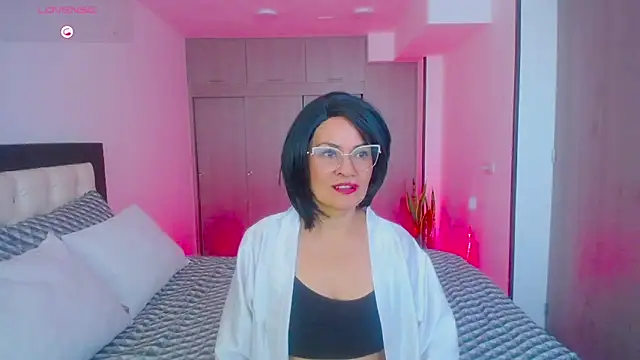 Snapshot of CarolinneFiotti chatting on 09-22-25, 01:24 CarolinneFiotti online show from 09-22-25, 01:24