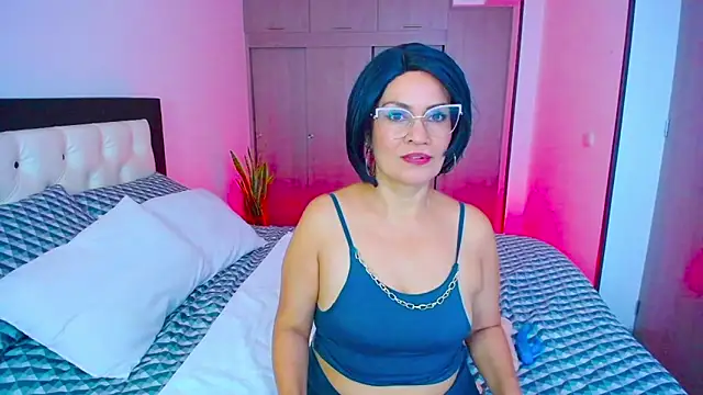 Snapshot of CarolinneFiotti chatting on 10-02-25, 01:51 CarolinneFiotti online show from 10-02-25, 01:51