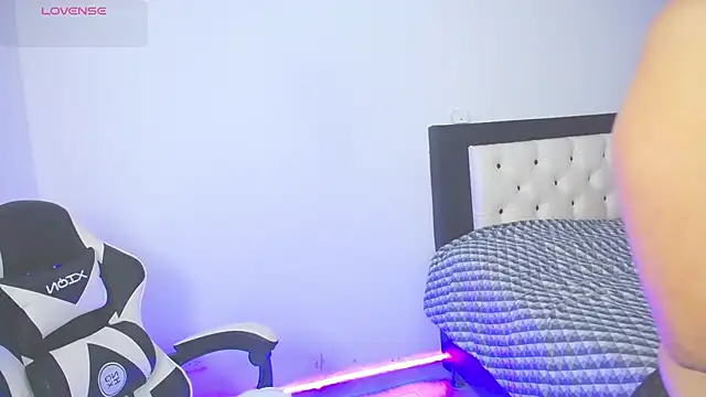 CarolinneFiotti online show from 10-22-25, 03:12