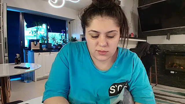 Snapshot of Layla- chatting on 01-20-25, 10:18 Layla- online show from 01-20-25, 10:18