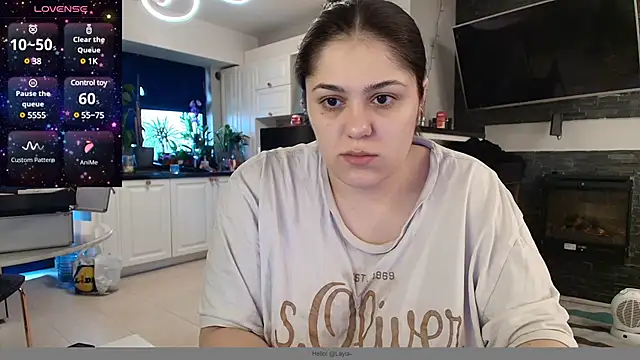 Snapshot of Layla- chatting on 01-21-25, 09:13 Layla- online show from 01-21-25, 09:13