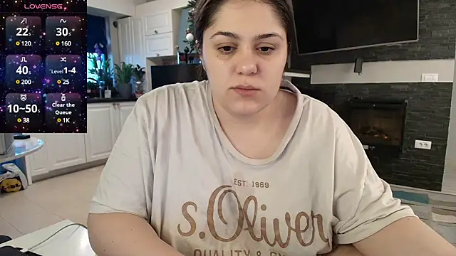 Snapshot of Layla- chatting on 01-22-25, 09:35 Layla- online show from 01-22-25, 09:35