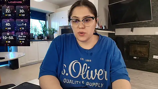 Snapshot of Layla- chatting on 02-07-25, 10:08 Layla- online show from 02-07-25, 10:08