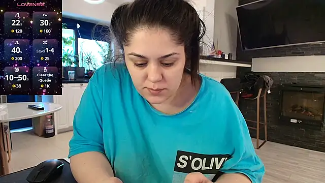 Snapshot of Layla- chatting on 02-11-25, 09:53 Layla- online show from 02-11-25, 09:53