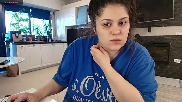 Snapshot of Layla- chatting on 03-21-25, 02:29 Layla- online show from 03-21-25, 02:29