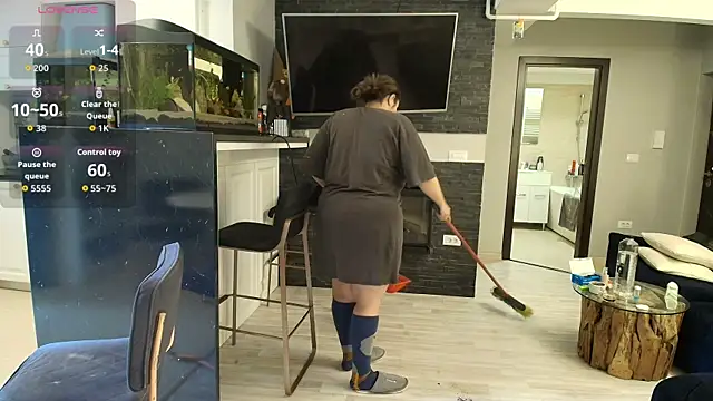 Snapshot of Layla- chatting on 09-19-25, 09:54 Layla- online show from 09-19-25, 09:54