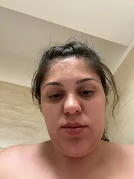 Snapshot of Layla- chatting on 09-27-25, 10:04 Layla- online show from 09-27-25, 10:04