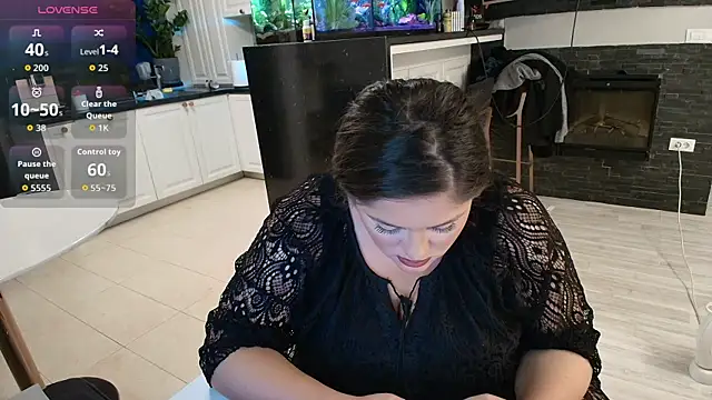 Snapshot of Layla- chatting on 10-05-25, 09:24 Layla- online show from 10-05-25, 09:24