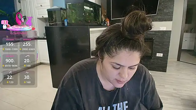 Snapshot of Layla- chatting on 11-07-25, 05:13 Layla- online show from 11-07-25, 05:13