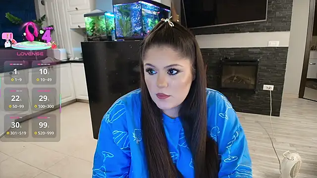 Snapshot of Layla- chatting on 11-08-25, 07:23 Layla- online show from 11-08-25, 07:23