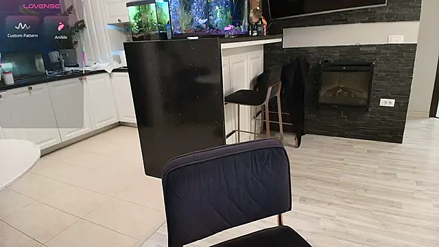 Snapshot of Layla- chatting on 11-19-25, 01:11 Layla- online show from 11-19-25, 01:11