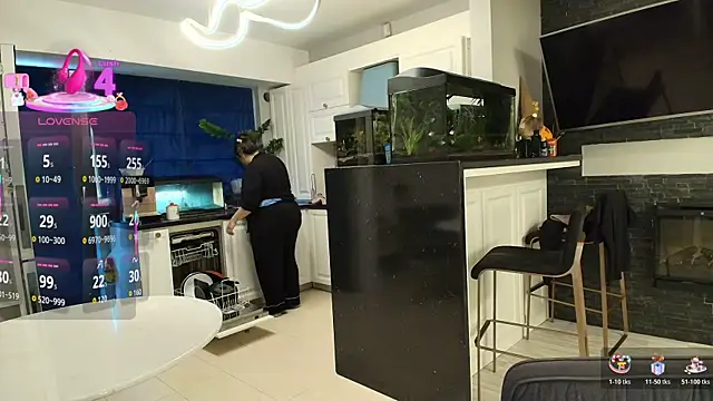 Snapshot of Layla- chatting on 11-26-25, 10:16 Layla- online show from 11-26-25, 10:16