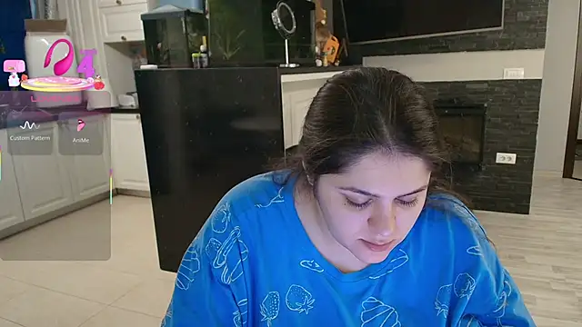 Snapshot of Layla- chatting on 02-12-26, 10:54 Layla- online show from 02-12-26, 10:54