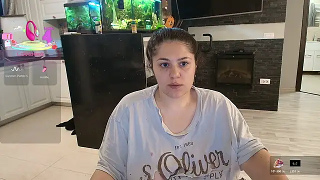 Snapshot of Layla- chatting on 05-16-26, 12:37 Layla- online show from 05-16-26, 12:37