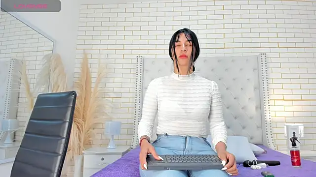 Emilly wilson  online show from 11-22-25, 11:42