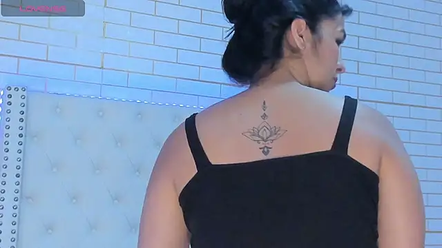 Emilly wilson  online show from 01-05-26, 05:27