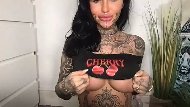 Snapshot of Peaches_and_the_Cream chatting on 03-02-26, 02:35 Peaches and the Cream online show from 03-02-26, 02:35