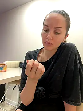 Beverly Hilll online show from 11-25-25, 01:22