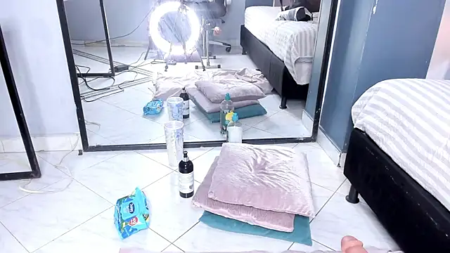 Melissa 23  online show from 04-18-26, 11:58