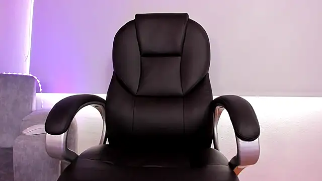 Snapshot of emma_030 chatting on 03-06-25, 05:11 emma 030 online show from 03-06-25, 05:11