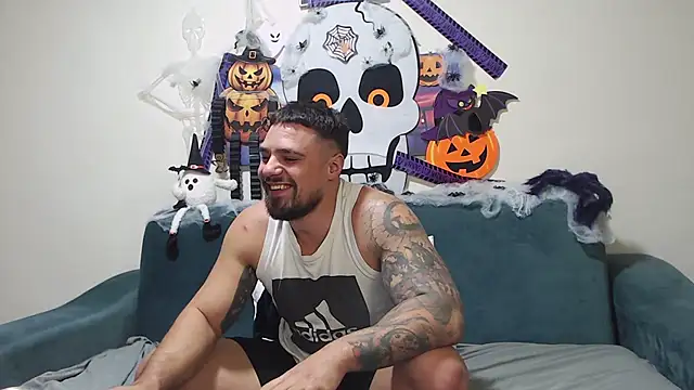 Tiberius hunk online show from 10-28-25, 07:05