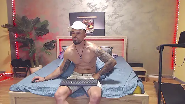 Snapshot of Tiberius_hunk chatting on 07-07-26, 07:23 Tiberius hunk online show from 07-07-26, 07:23