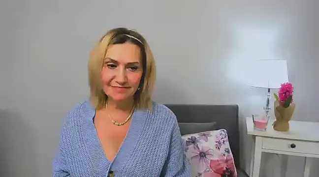 IsabellaSexyMilf online show from 03-06-25, 07:10