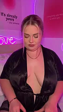 Snapshot of April_Vancee chatting on 06-26-26, 05:06 April Vancee online show from 06-26-26, 05:06