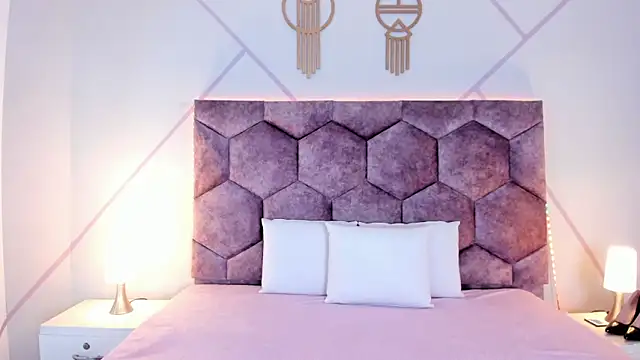 aurora collinss  online show from 11-23-25, 01:00