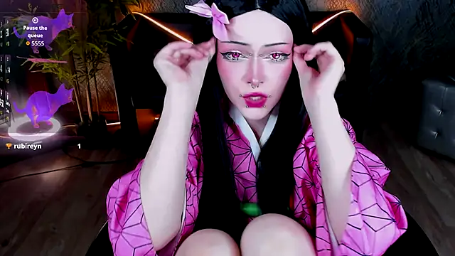 NicoleFlloret online show from 10-11-25, 08:18