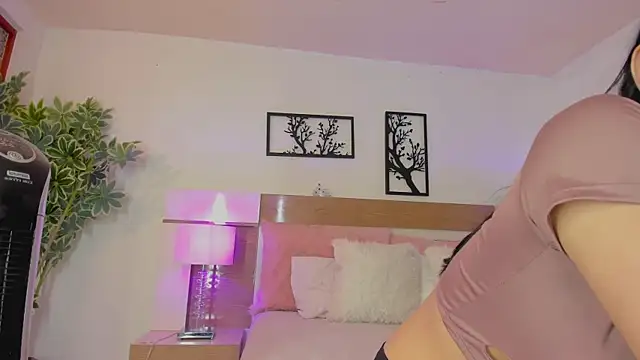 Snapshot of Olivia_pretty_ chatting on 03-03-25, 01:31 Olivia pretty online show from 03-03-25, 01:31