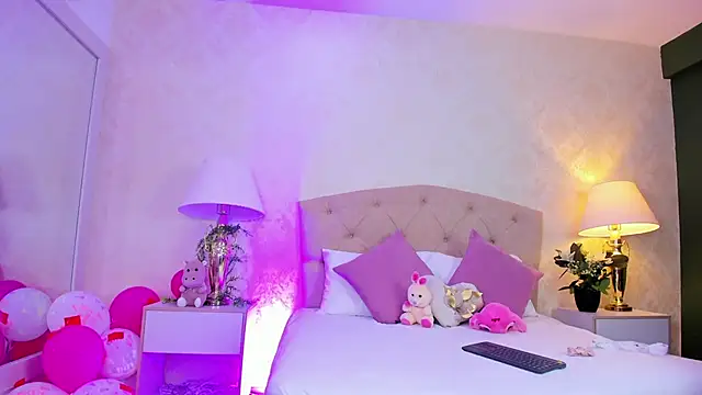 Mia Montess online show from 04-17-26, 12:52