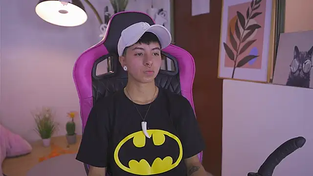 Snapshot of tommy_blue chatting on 11-04-25, 12:26 tommy blue online show from 11-04-25, 12:26