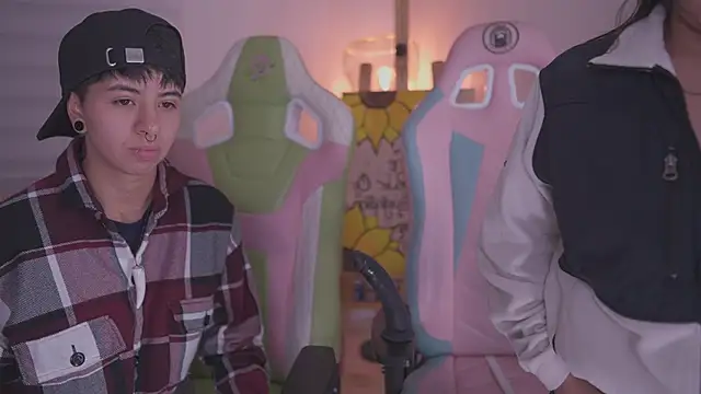 Snapshot of tommy_blue chatting on 11-22-25, 02:54 tommy blue online show from 11-22-25, 02:54