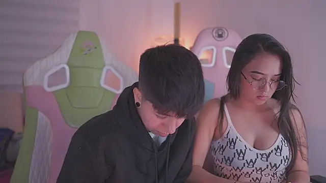 Snapshot of tommy_blue chatting on 11-28-25, 02:53 tommy blue online show from 11-28-25, 02:53