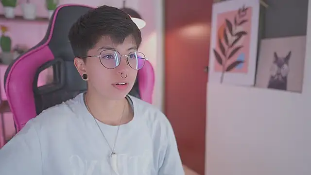 Snapshot of tommy_blue chatting on 01-14-26, 11:53 tommy blue online show from 01-14-26, 11:53