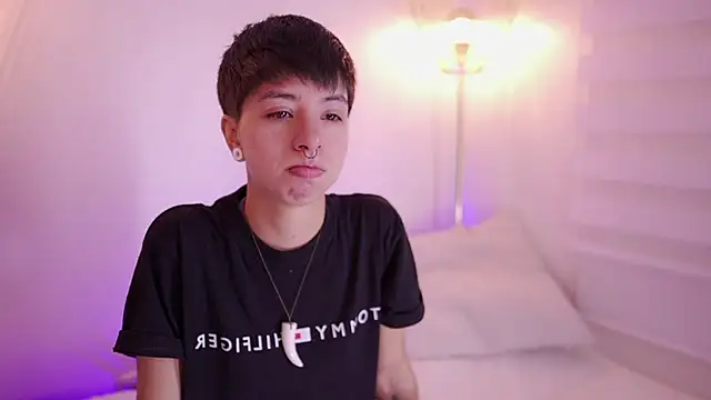 Snapshot of tommy_blue chatting on 02-02-26, 04:27 tommy blue online show from 02-02-26, 04:27