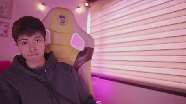 Snapshot of tommy_blue chatting on 02-03-26, 02:55 tommy blue online show from 02-03-26, 02:55