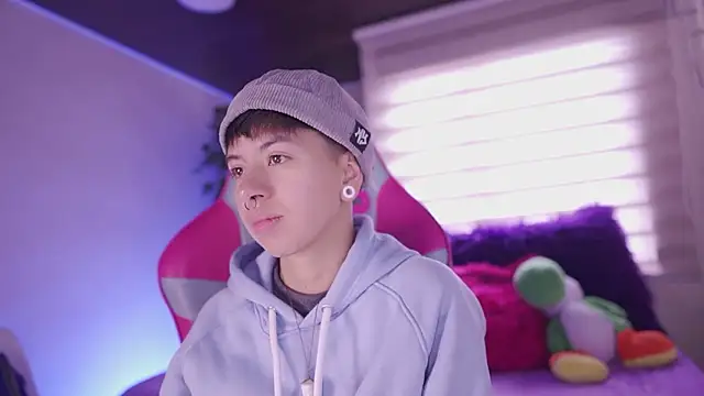 Snapshot of tommy_blue chatting on 02-21-26, 02:07 tommy blue online show from 02-21-26, 02:07