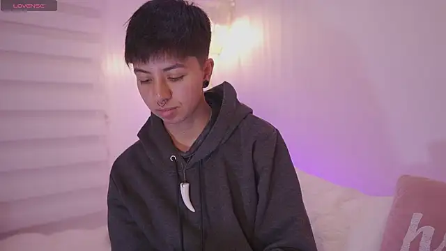 Snapshot of tommy_blue chatting on 02-24-26, 10:08 tommy blue online show from 02-24-26, 10:08