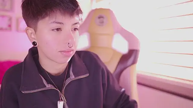 Snapshot of tommy_blue chatting on 02-26-26, 12:26 tommy blue online show from 02-26-26, 12:26